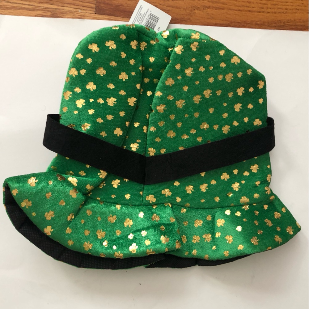 St. Patrick’s Day Set NWT - Picture 4 of 8